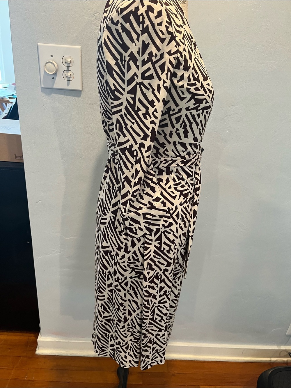 Diane Von Furstenberg Wrap Dress Size 2 - Picture 7 of 10